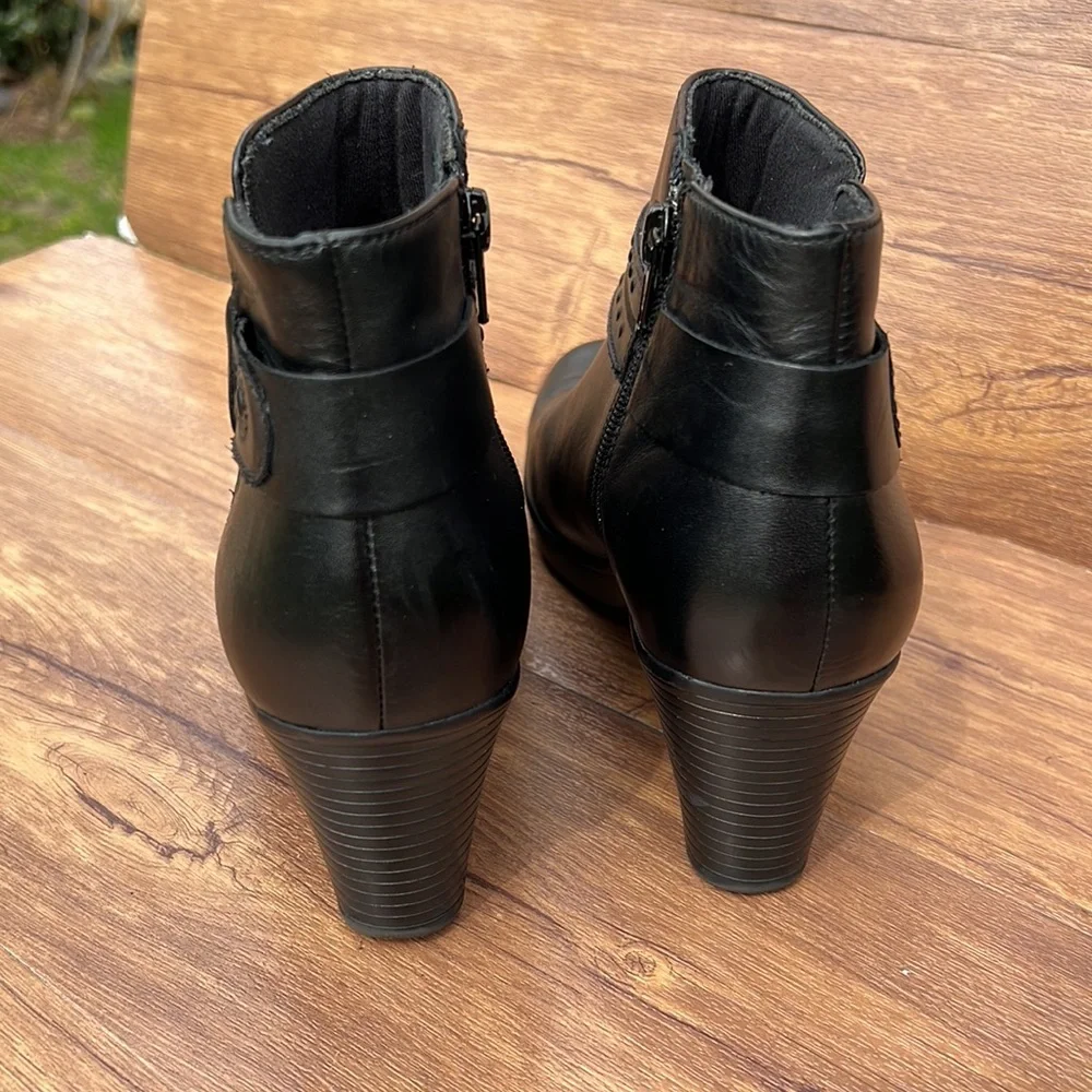 Clarks Bendables Dream Belle Women's Ankle Booties Boots Sz 7.5 Leather boots